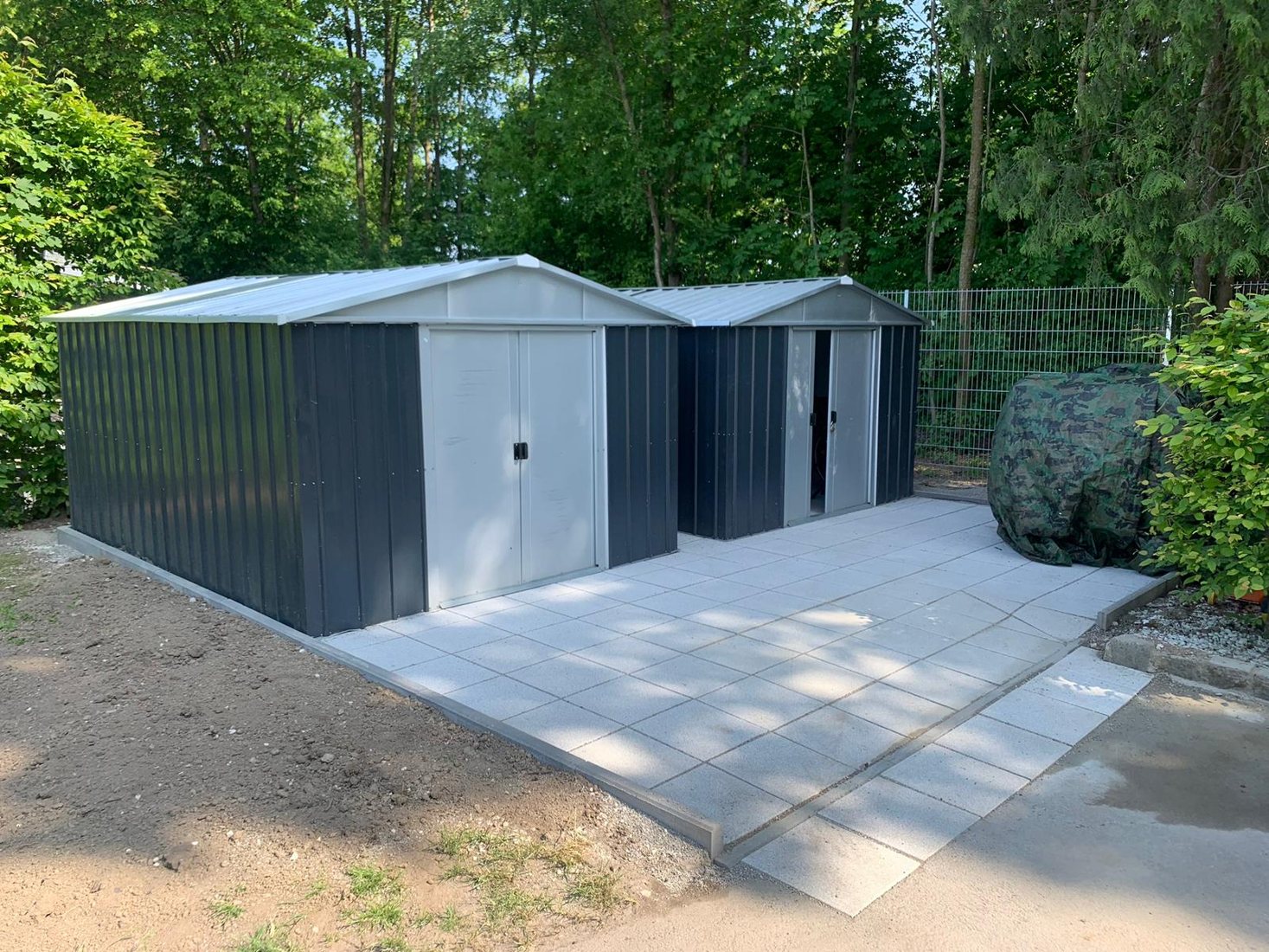 Außenanlage mit Pflasterfläche